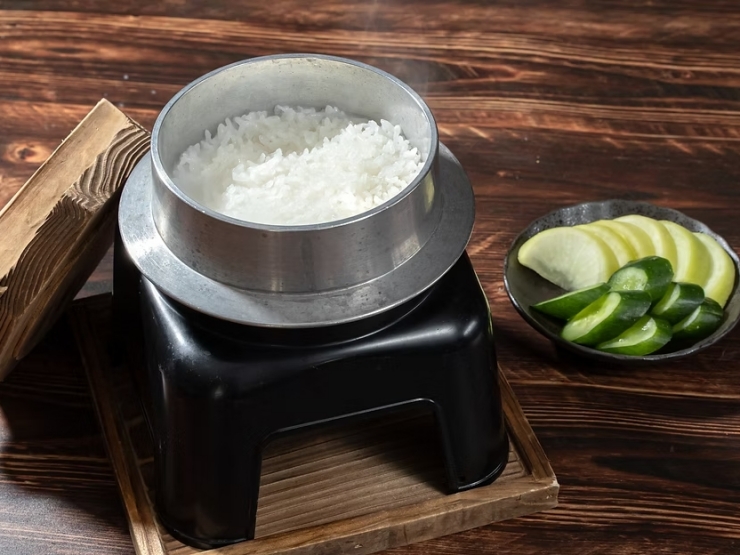 KEIKOKU GLAMPING TENTの釜炊きごはん