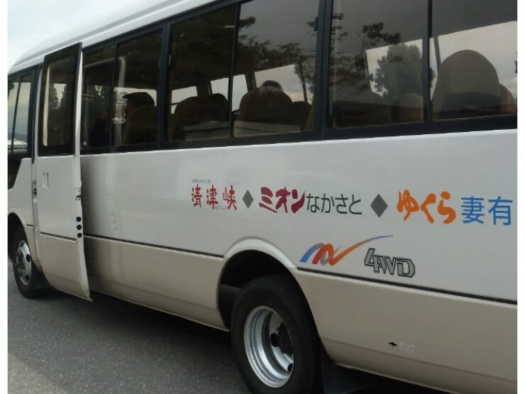 雪原学舎から近隣温泉までの送迎バス