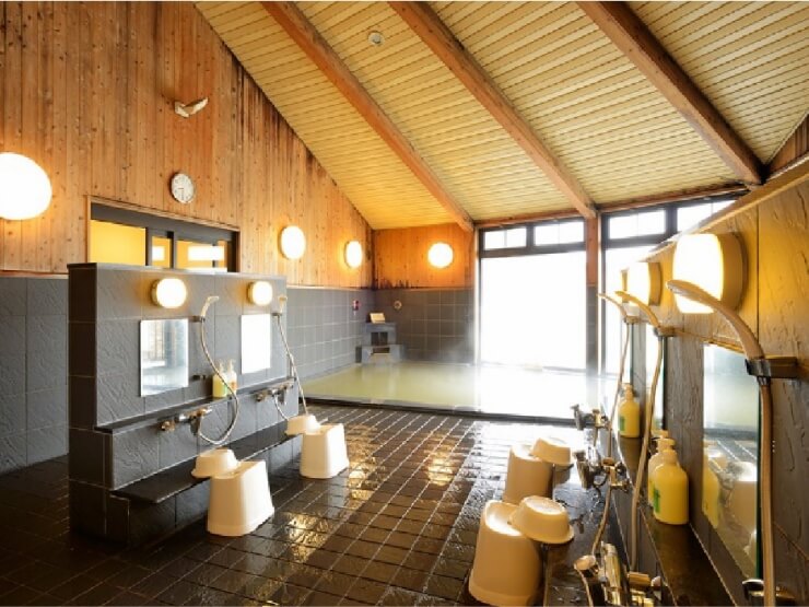 雪原学舎に宿泊すると無料で入浴できるゆくら妻有の温泉