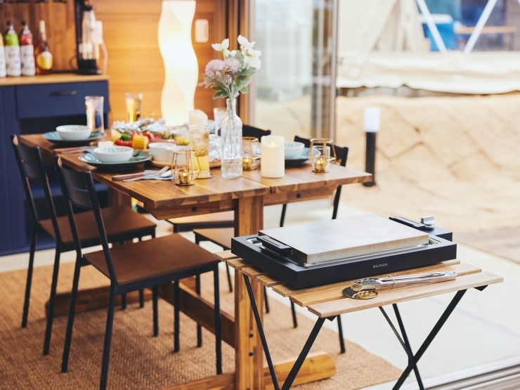 BBQコンロとBALMUDのホットプレートから選べます