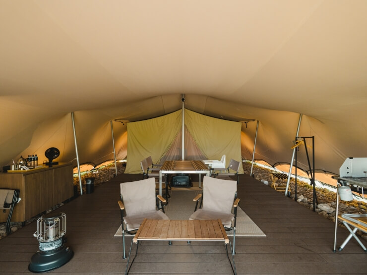 LANDCAVEのテント内の様子
