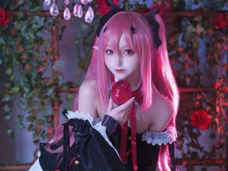 人気コスプレイヤー楽廻さん