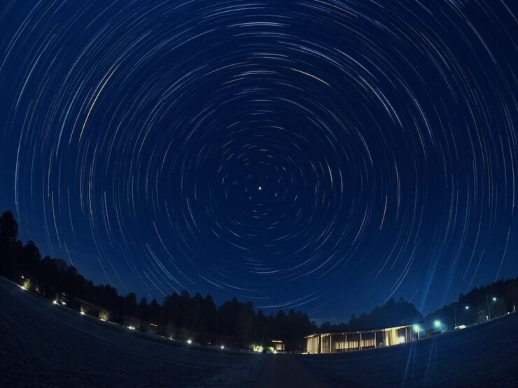 満天の星空が広がっている様子