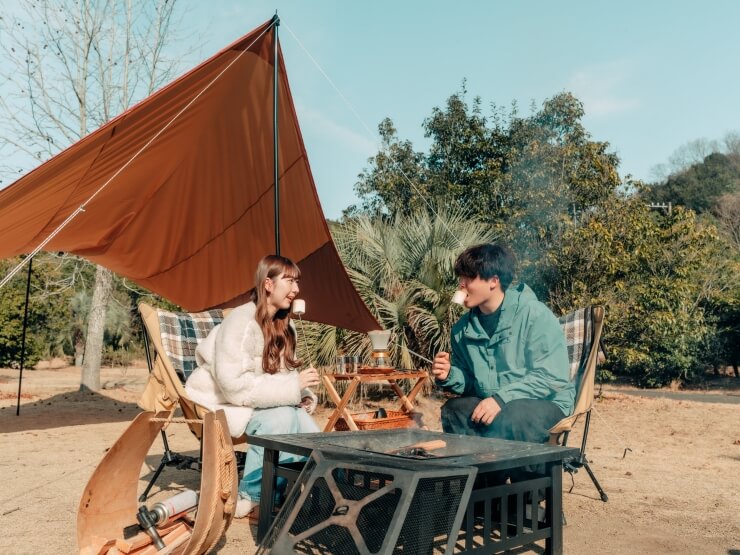 焼きマシュマロも楽しめる焚き火カフェ