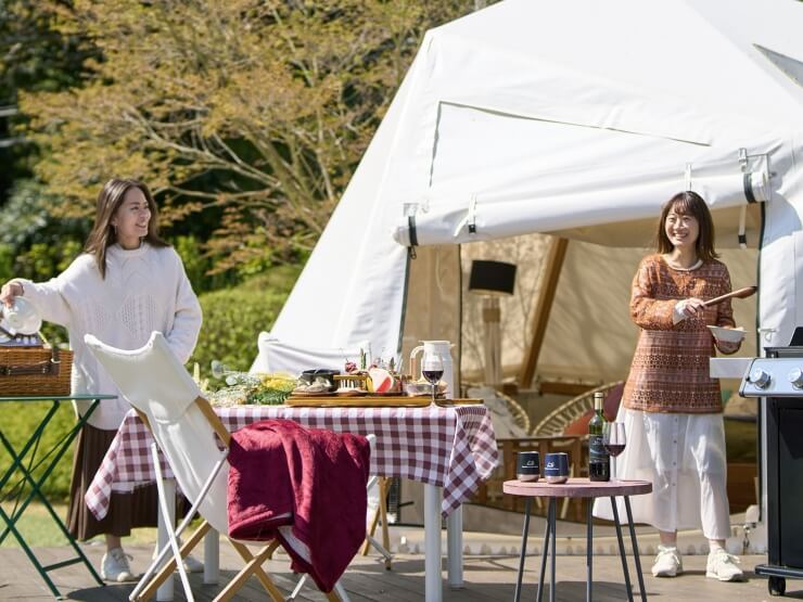 お部屋の前でBBQを楽しむ様子