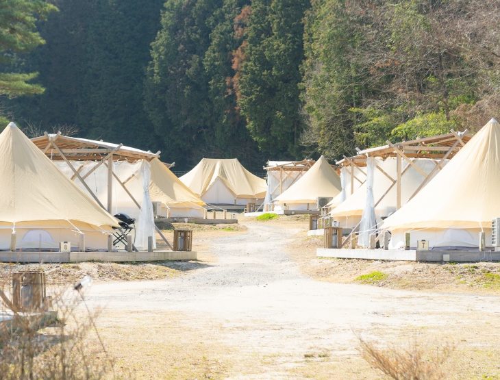 【春の九州グランピング】プライベートサウナと贅沢な夕食でととのうグランピング体験！