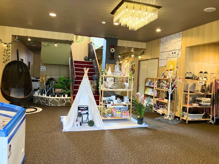 やひこYYパークの楽しい雰囲気が伝わる管理棟内