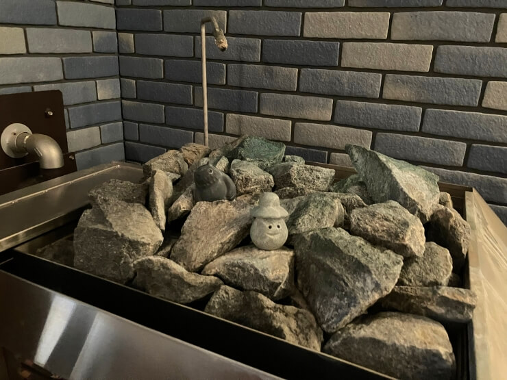 やひこYYパークのサウナのストーン