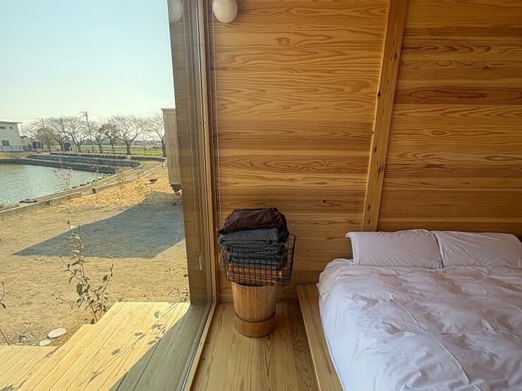 水着・サウナポンチョ・タオルがある寝室