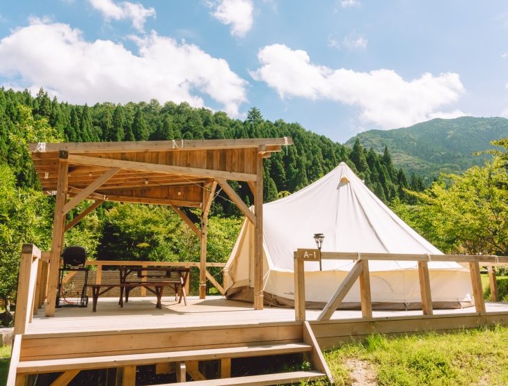 【岡山・鳥取から日帰りグランピング】天気がいい日のお出かけに！「ザランタンあば村」で最大6時間ステイの贅沢BBQ＆極上サウナを満喫