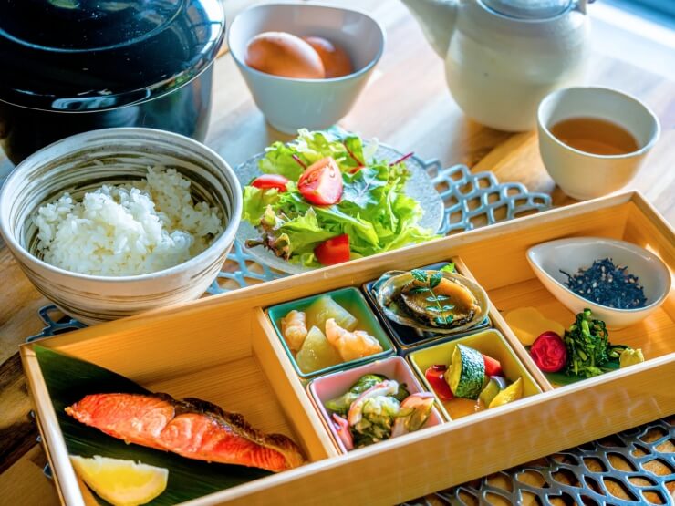 朝食